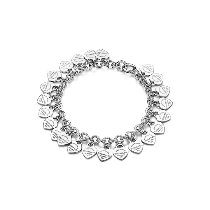 Aqui você encontra Pulseiras Femininas para todos os estilos! Pulseira Feminina de Prata, Ouro 18K e Pulseiras de Berloques, Berloques, Pulseiras de Berloques de Prata! Peças feitas para durar! Confira nossas promoções e leve frete grátis para todo o Brasil! Garantia de envio e devolução fácil.