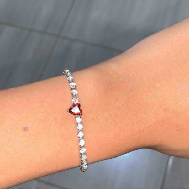Você está procurando o presente ideal para sua mãe? Neste dia das mães, se você busca presentear com qualidade e elegância, separamos jóias únicas e exclusivas para você! Nossas jóias são compostas por Prata 925 e Ouro 18K, Aqui você encontra o presente ideal para a sua mãe! Confira nossas promoções e leve frete grátis para todo o Brasil! Garantia de envio, devolução fácil e embalagem presenteável!