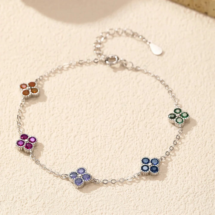 Aqui você encontra Pulseiras Femininas para todos os estilos! Pulseira Feminina de Prata, Ouro 18K e Pulseiras de Berloques, Berloques, Pulseiras de Berloques de Prata! Peças feitas para durar! Confira nossas promoções e leve frete grátis para todo o Brasil! Garantia de envio e devolução fácil.