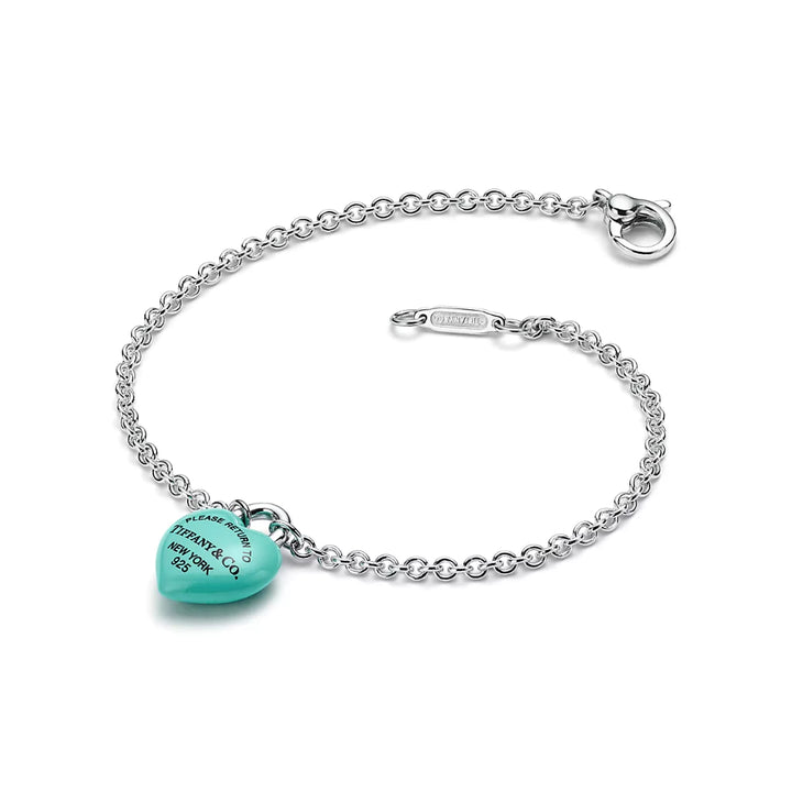  Aqui você encontra Pulseiras Femininas para todos os estilos! Pulseira Feminina de Prata, Ouro 18K e Pulseiras de Berloques, Berloques, Pulseiras de Berloques de Prata! Peças feitas para durar! Confira nossas promoções e leve frete grátis para todo o Brasil! Garantia de envio e devolução fácil.