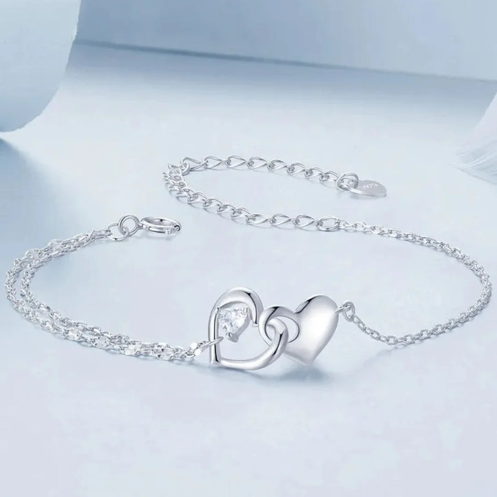 Aqui você encontra Pulseiras Femininas para todos os estilos! Pulseira Feminina de Prata, Ouro 18K e Pulseiras de Berloques, Berloques, Pulseiras de Berloques de Prata! Peças feitas para durar! Confira nossas promoções e leve frete grátis para todo o Brasil! Garantia de envio e devolução fácil.