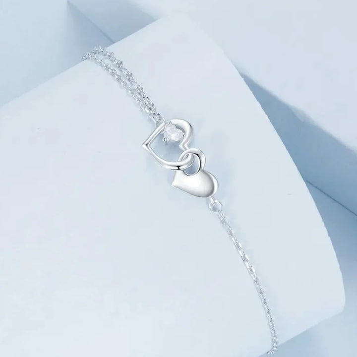 Aqui você encontra Pulseiras Femininas para todos os estilos! Pulseira Feminina de Prata, Ouro 18K e Pulseiras de Berloques, Berloques, Pulseiras de Berloques de Prata! Peças feitas para durar! Confira nossas promoções e leve frete grátis para todo o Brasil! Garantia de envio e devolução fácil.