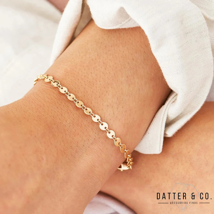 Aqui você encontra Pulseiras Femininas para todos os estilos! Pulseira Feminina de Prata, Ouro 18K e Pulseiras de Berloques, Berloques, Pulseiras de Berloques de Prata! Peças feitas para durar! Confira nossas promoções e leve frete grátis para todo o Brasil! Garantia de envio e devolução fácil.