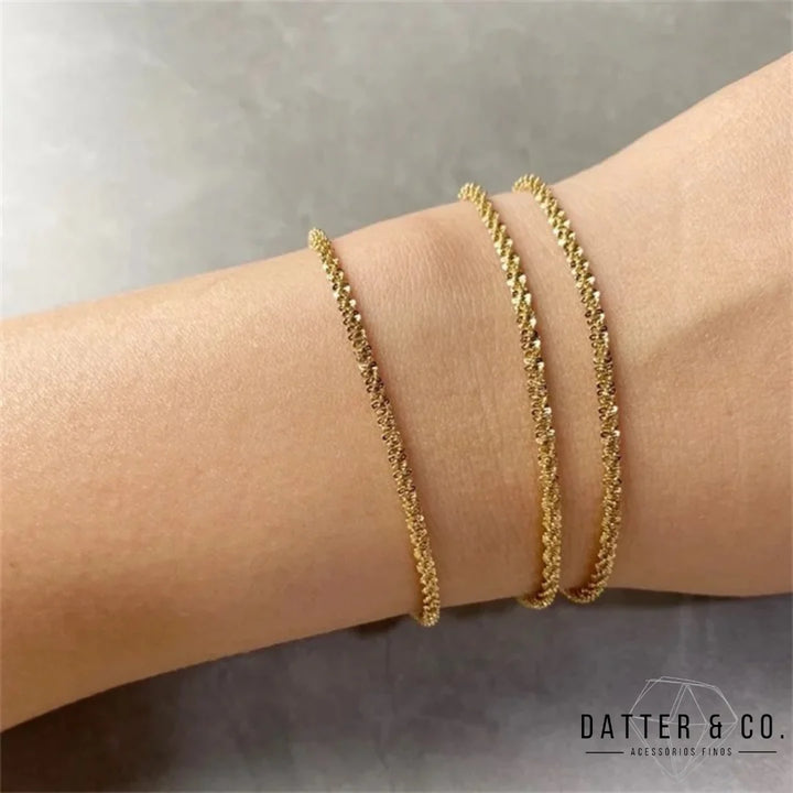 Aqui você encontra Pulseiras Femininas para todos os estilos! Pulseira Feminina de Prata, Ouro 18K e Pulseiras de Berloques, Berloques, Pulseiras de Berloques de Prata! Peças feitas para durar! Confira nossas promoções e leve frete grátis para todo o Brasil! Garantia de envio e devolução fácil.