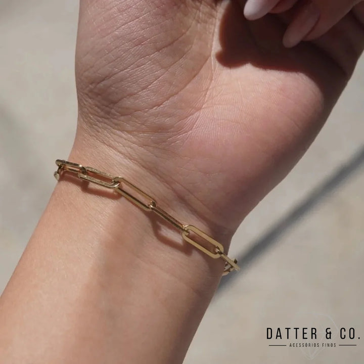 Aqui você encontra Pulseiras Femininas para todos os estilos! Pulseira Feminina de Prata, Ouro 18K e Pulseiras de Berloques, Berloques, Pulseiras de Berloques de Prata! Peças feitas para durar! Confira nossas promoções e leve frete grátis para todo o Brasil! Garantia de envio e devolução fácil.