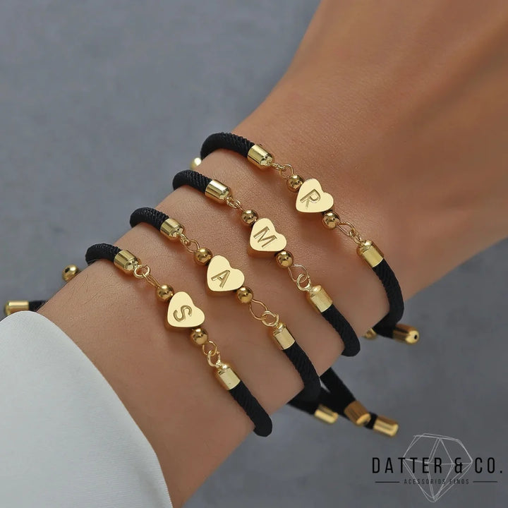 Aqui você encontra Pulseiras Femininas para todos os estilos! Pulseira Feminina de Prata, Ouro 18K e Pulseiras de Berloques, Berloques, Pulseiras de Berloques de Prata! Peças feitas para durar! Confira nossas promoções e leve frete grátis para todo o Brasil! Garantia de envio e devolução fácil.
