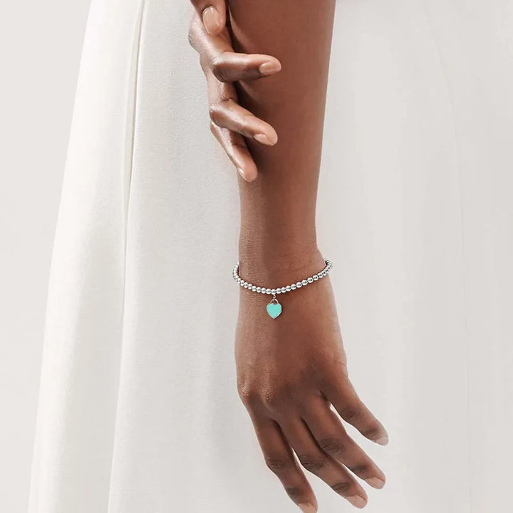 Aqui você encontra Pulseiras Femininas para todos os estilos! Pulseira Feminina de Prata, Ouro 18K e Pulseiras de Berloques, Berloques, Pulseiras de Berloques de Prata! Peças feitas para durar! Confira nossas promoções e leve frete grátis para todo o Brasil! Garantia de envio e devolução fácil.