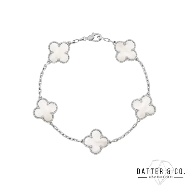 Aqui você encontra Pulseiras Femininas para todos os estilos! Pulseira Feminina de Prata, Ouro 18K e Pulseiras de Berloques, Berloques, Pulseiras de Berloques de Prata! Peças feitas para durar! Confira nossas promoções e leve frete grátis para todo o Brasil! Garantia de envio e devolução fácil.
