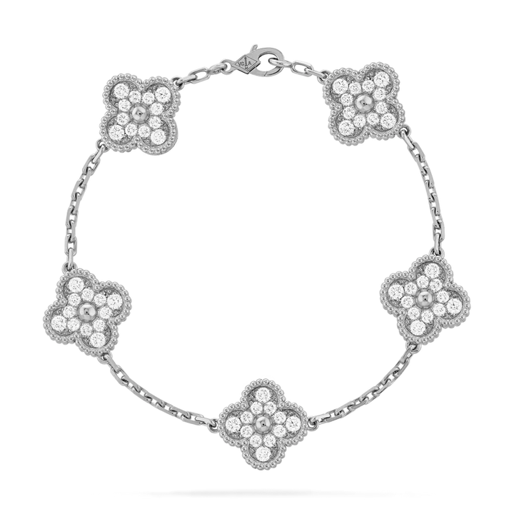 Inspirado no Trevo de quatro folhas, estas jóias são sinônimo de sorte e proteção. Se você busca por colares trevo, pulseiras trevo, anéis trevo ou conjuntos trevo de alta qualidade, compre aqui na Datter & Co. Frete Grátis e Devolução Fácil.