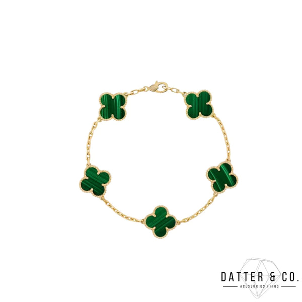 Aqui você encontra Pulseiras Femininas para todos os estilos! Pulseira Feminina de Prata, Ouro 18K e Pulseiras de Berloques, Berloques, Pulseiras de Berloques de Prata! Peças feitas para durar! Confira nossas promoções e leve frete grátis para todo o Brasil! Garantia de envio e devolução fácil.